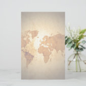 ヴィンテージによってしわを寄せられる紙の旧世界の地図 便箋 (スタンド正面)