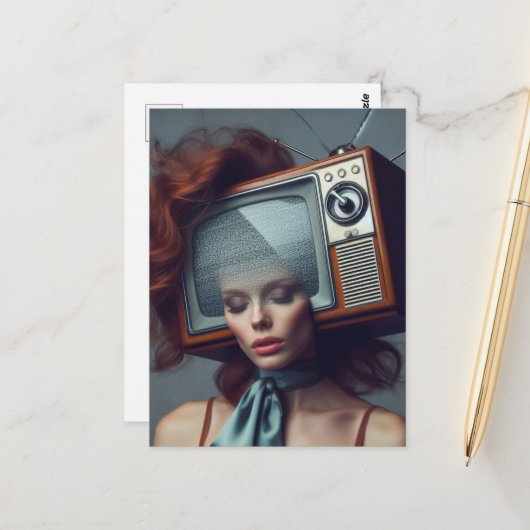 ヴィンテージにテレビをつけている女性 ポストカード (正面/裏面インサイチュ)