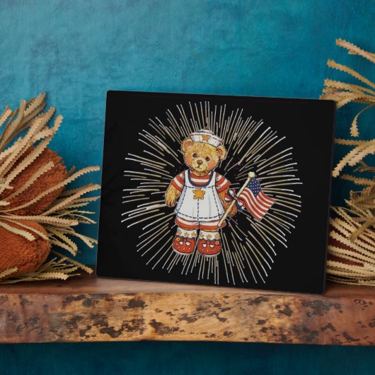 ヴィンテージのくま看護師が現代風の白い花火と一緒 フォトプラーク (側面)