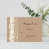 ヴィンテージのアイボリーのレースおよび媒体のバーラップRSVP 出欠カード (スタンド正面)