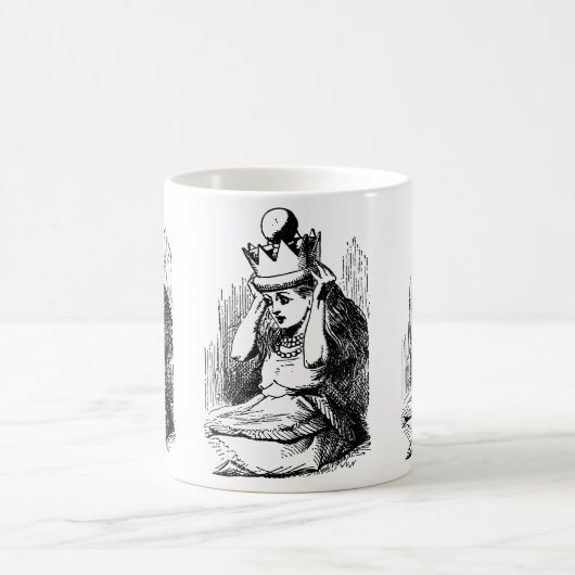 ヴィンテージのアリスと女王の王冠 コーヒーマグカップ (中央)