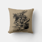 ヴィンテージのアリス、ワンダーランド白うさぎヘラルド クッション (正面)