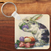 ヴィンテージのイースターバニーとバスケットのイースターエッグ キーホルダー (正面)