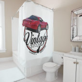ヴィンテージのガレージの赤コルベット シャワーカーテン (インサイチュ)
