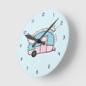 ヴィンテージのキャンピングカートレーラー ラウンド壁時計 (傾斜)