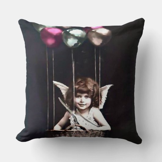 ヴィンテージのキューピッド クッション (正面)