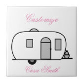 ヴィンテージのクラシックなトレーラーによって円形にされるキャラバン タイル (正面)