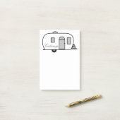 ヴィンテージのクラシックなトレーラーによって円形にされるキャラバン ポストイット (デスク上)