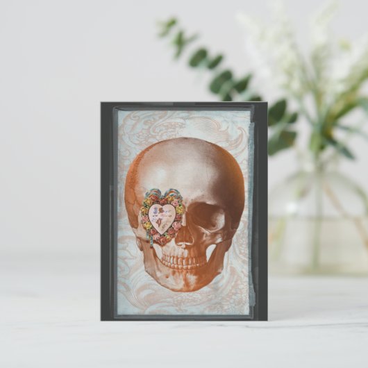 ヴィンテージのグランジなバレンタインのスカルのゴシック様式ハート シーズンポストカード (スタンド正面)