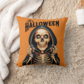 ヴィンテージのスケルトンがケープで面白いハロウィーン クッション (ブランケット)