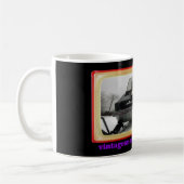 ヴィンテージのスノーモービルの恋人1972の北極猫のマグ コーヒーマグカップ (左)