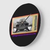 ヴィンテージのスノーモービルの恋人1972の北極猫の時計 ラージ壁時計 (傾斜)