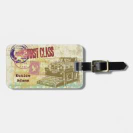 ヴィンテージのタイプライターの"ファースト・クラス"の短命なもののコラージュ ラゲッジタグ