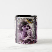 ヴィンテージのダマスク織のアール・デコのgatsbyフラッパーの女の子 ツートーンマグカップ (中央)