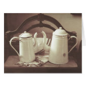 ヴィンテージのティーポットの古いコーヒーポット (正面横)