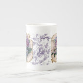 ヴィンテージのデザインの茶マグ ボーンチャイナマグカップ (正面)