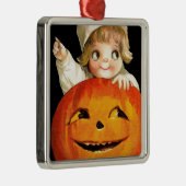 ヴィンテージのハロウィンのカボチャおよびかわいい女の子のギフト項目 メタルオーナメント (右)