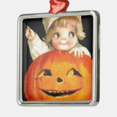 ヴィンテージのハロウィンのカボチャおよびかわいい女の子のギフト項目 メタルオーナメント (左)