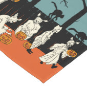 ヴィンテージのハロウィンの幽霊パレード ショートテーブルランナー (コーナー)