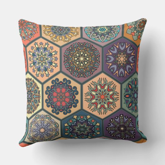 ヴィンテージのパッチワークフローラ曼荼羅要素 クッション (裏面)