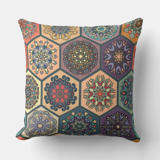 ヴィンテージのパッチワークフローラ曼荼羅要素 クッション (正面)