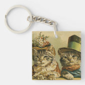 ヴィンテージのビクトリアン帽子をかぶった新郎猫 キーホルダー (正面)