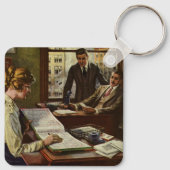 ヴィンテージのビジネスミーティング、エグゼクティブがいるオフィス キーホルダー (裏面)