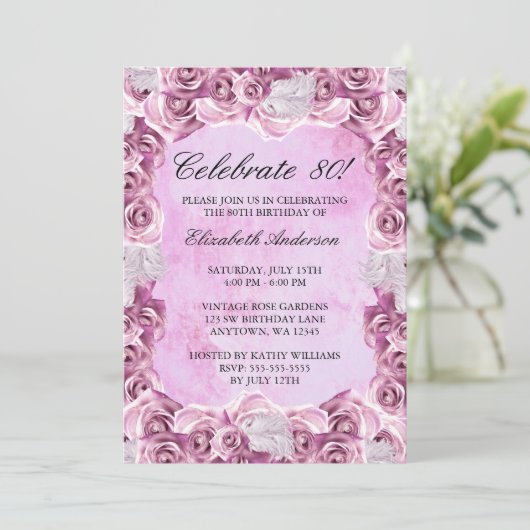 ヴィンテージのピンクのバラおよび羽の第80誕生日 招待状 (スタンド正面)