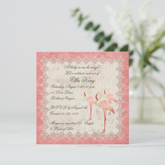 ヴィンテージのピンクのバラのフラミンゴのベビーの招待状 招待状 (スタンド正面)