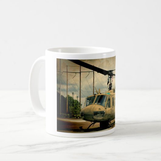 ヴィンテージのベトナム時代のuh1 Hueyの軍隊のヘリコプター コーヒーマグカップ (正面左)