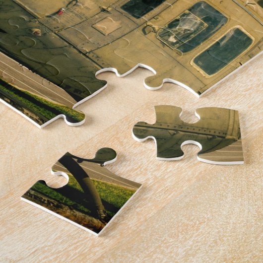 ヴィンテージのベトナム時代のuh1 Hueyの軍隊のヘリコプター ジグソーパズル (側面)