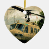 ヴィンテージのベトナム時代のuh1 Hueyの軍隊のヘリコプター セラミックオーナメント (正面)