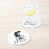 ヴィンテージのペニーのFarthingのバイクに乗っているヤギ コースター (側面)