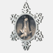 ヴィンテージのホッケーのスケート スノーフレークピューターオーナメント (右)