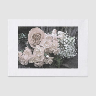 ヴィンテージのボトルのために大きさで分類される白い水彩画のバラ 薄葉紙