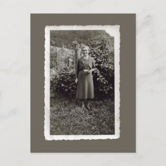 ヴィンテージのポストカード - ワイナリーで若い女性 ポストカード