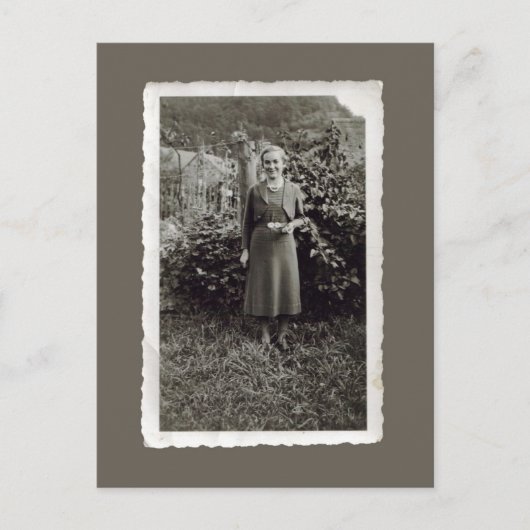 ヴィンテージのポストカード - ワイナリーで若い女性 ポストカード (正面)