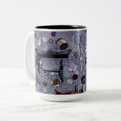 ヴィンテージのミシンの裁縫婦のコーヒー・マグ ツートーンマグカップ (正面左)