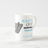 ヴィンテージのレコードプレーヤDJのカスタムな誕生日のマグ ボーンチャイナマグカップ (正面右)