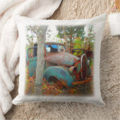 ヴィンテージの三十代のターコイズおよび錆のがらくた部品置き場車 クッション (ブランケット)