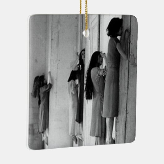 ヴィンテージの不気味な取り憑かれた女性 セラミックオーナメント (右)