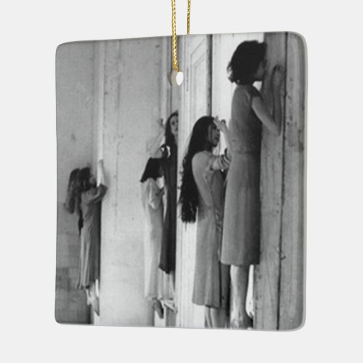 ヴィンテージの不気味な取り憑かれた女性 セラミックオーナメント (左)