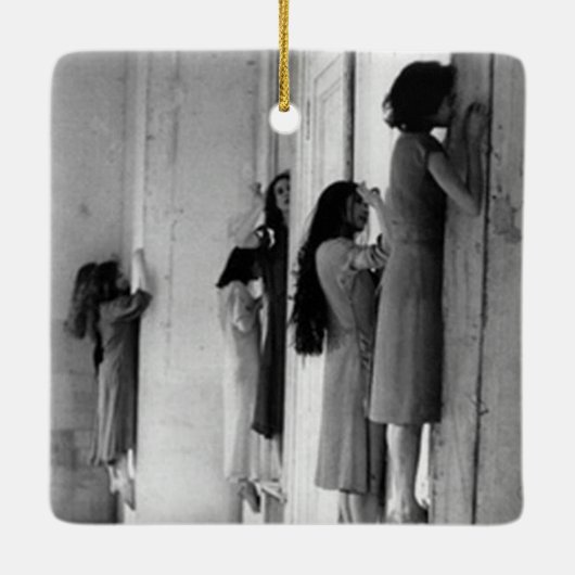 ヴィンテージの不気味な取り憑かれた女性 セラミックオーナメント (裏面)