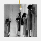 ヴィンテージの不気味な取り憑かれた女性 セラミックオーナメント (正面)