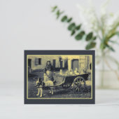 ヴィンテージの乳搾り娘、犬用カート ポストカード (スタンド正面)