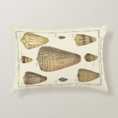 ヴィンテージの円錐形の貝 アクセントクッション (正面)