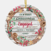 ヴィンテージの初めてのクリスマスエンゲージ木製リース セラミックオーナメント (正面)