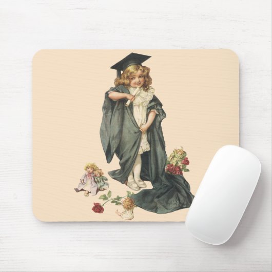 ヴィンテージの卒業式、帽子とドレスを着た女の子 マウスパッド (マウス)