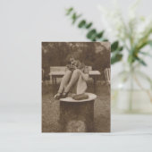 ヴィンテージの危険なピンアップ女の子の写真 ポストカード (スタンド正面)