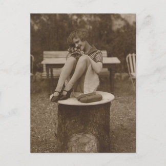 ヴィンテージの危険なピンアップ女の子の写真 ポストカード